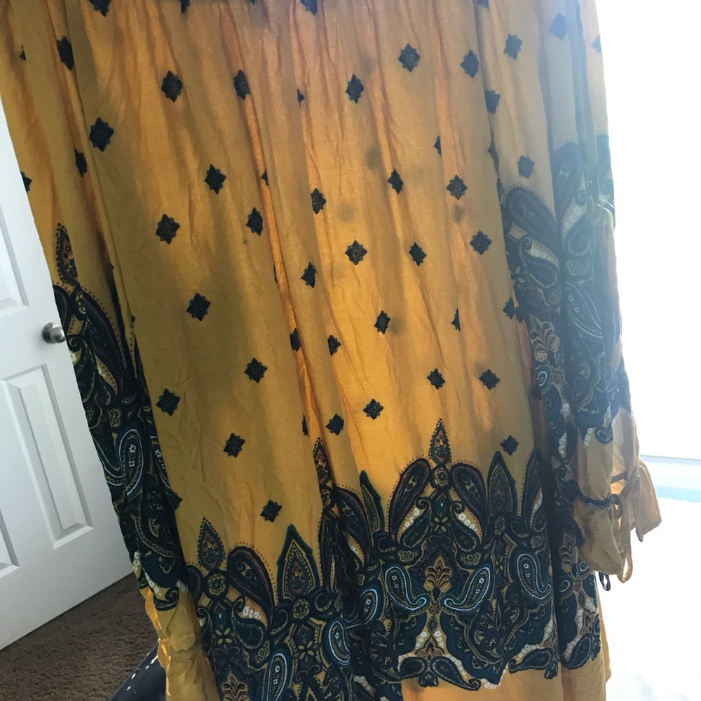 Just the navy dress listed earlier but in yellow!